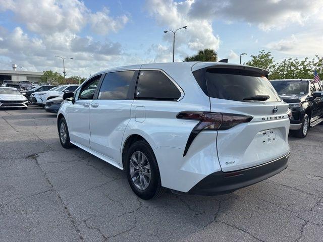 2025 Toyota Sienna XLE
