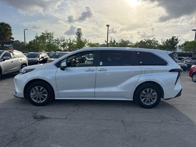 2025 Toyota Sienna XLE