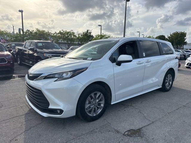 2025 Toyota Sienna XLE