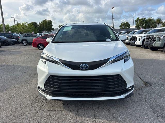 2025 Toyota Sienna XLE