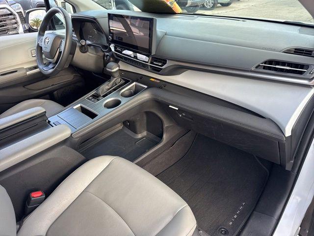 2025 Toyota Sienna XLE