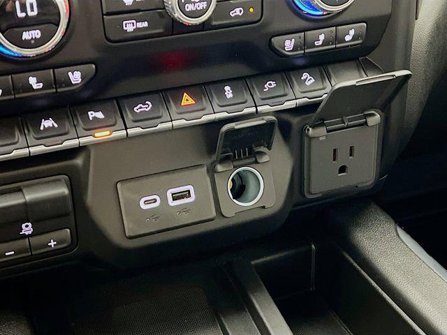 2022 GMC Sierra 1500 Limited 4WD Crew Cab Short Box AT4