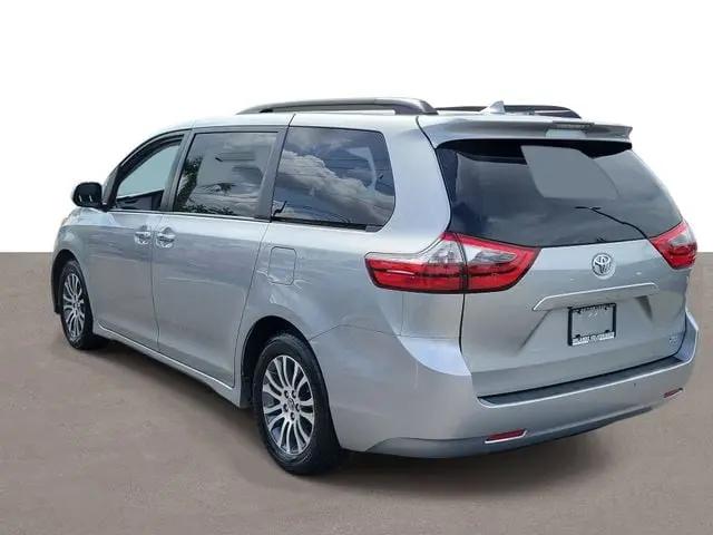 2020 Toyota Sienna XLE