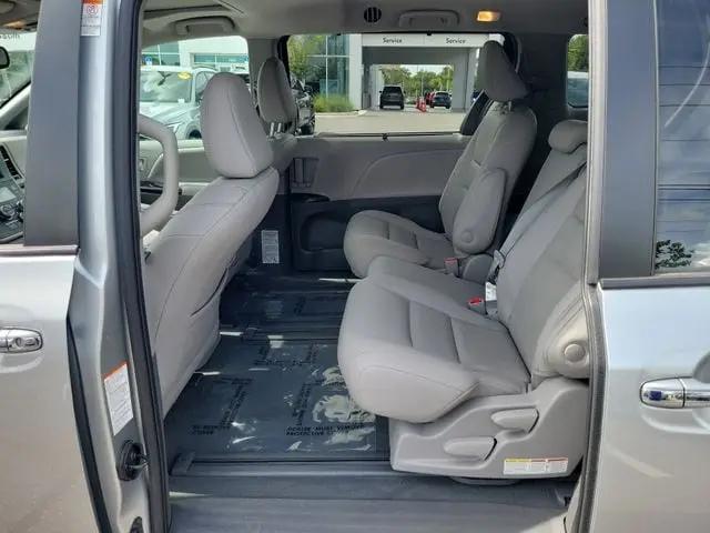 2020 Toyota Sienna XLE