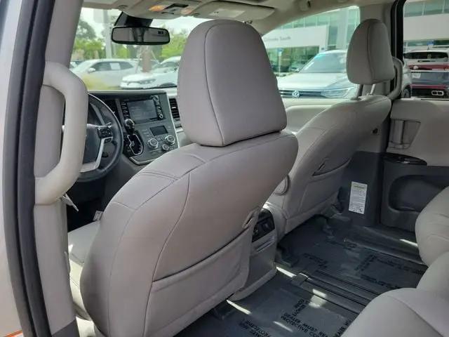 2020 Toyota Sienna XLE