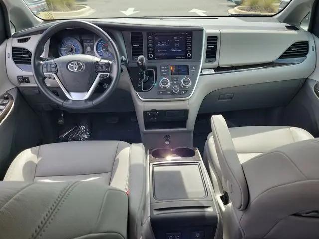 2020 Toyota Sienna XLE