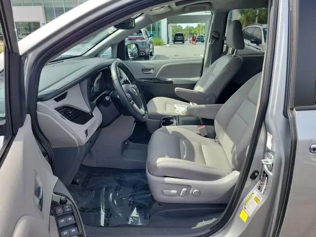 2020 Toyota Sienna XLE
