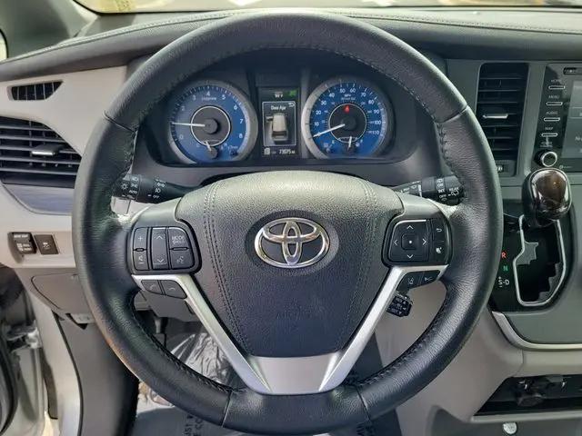 2020 Toyota Sienna XLE