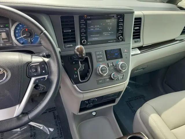 2020 Toyota Sienna XLE