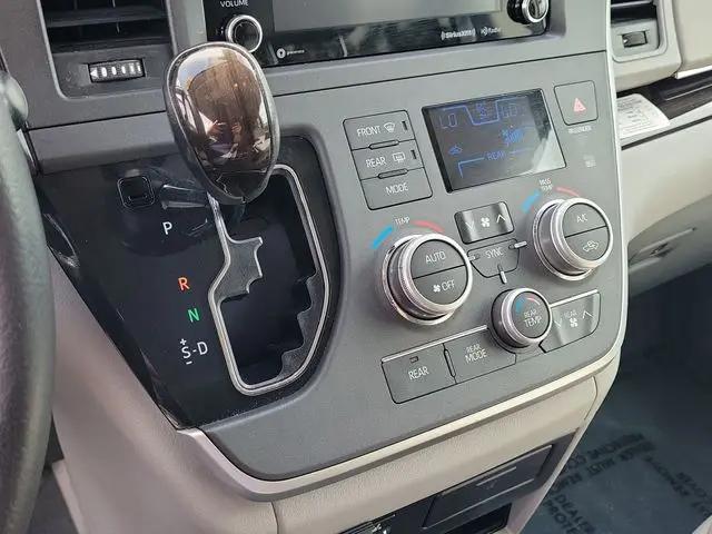 2020 Toyota Sienna XLE