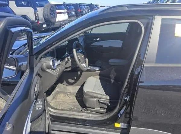 2025 Chevrolet Trax FWD LT