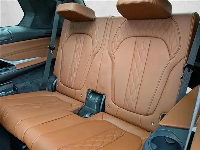 2027 BMW X7 M60i