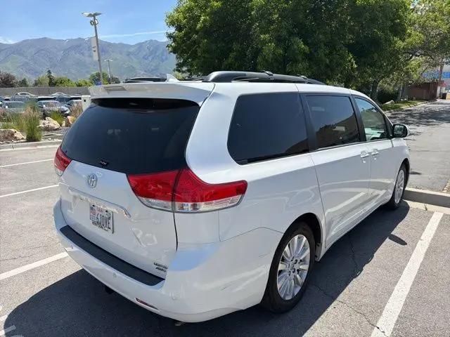 2013 Toyota Sienna XLE 7 Passenger
