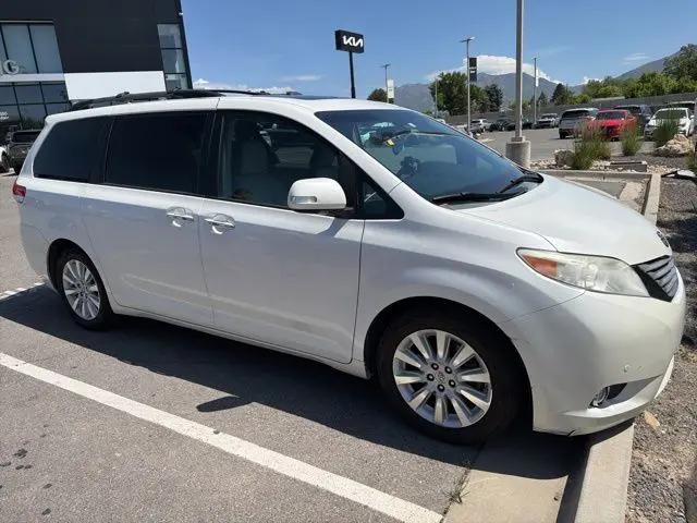 2013 Toyota Sienna XLE 7 Passenger