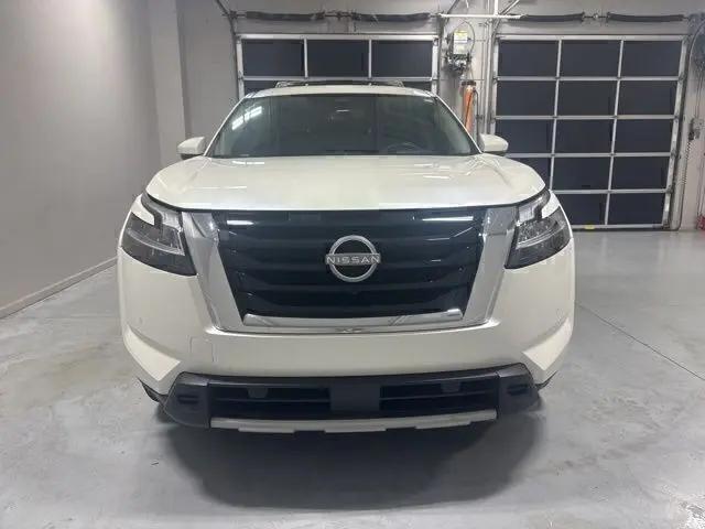 2024 Nissan Pathfinder Platinum FWD