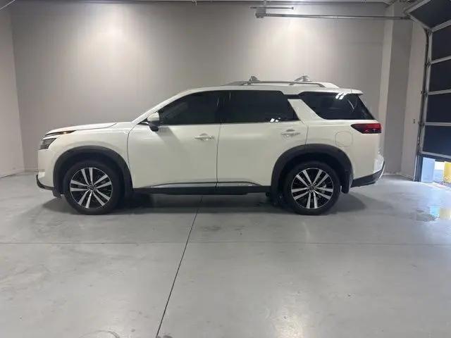 2024 Nissan Pathfinder Platinum FWD