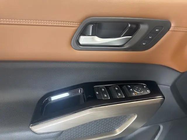 2024 Nissan Pathfinder Platinum FWD