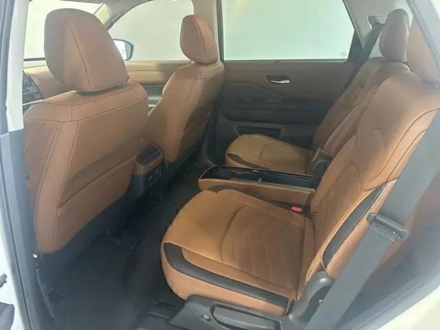 2024 Nissan Pathfinder Platinum FWD