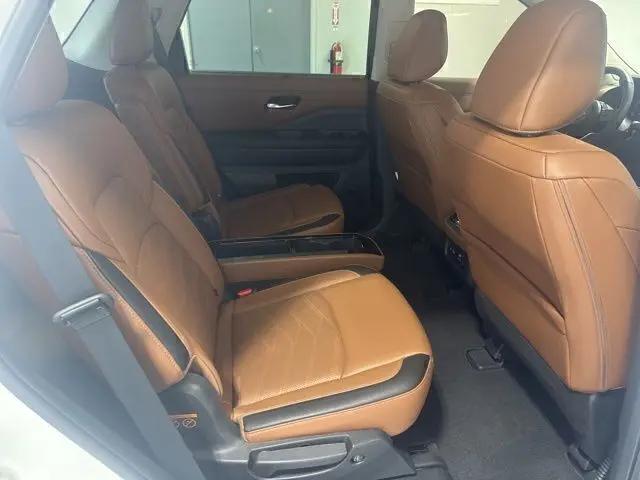 2024 Nissan Pathfinder Platinum FWD