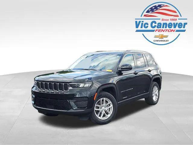 2023 Jeep Grand Cherokee Laredo 4x4 for sale in Fenton, MI