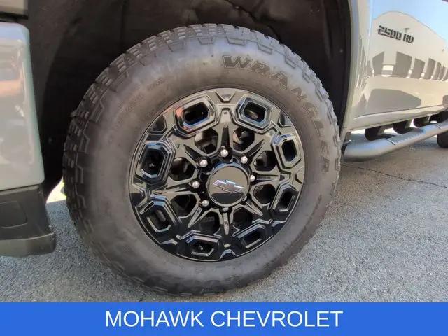 2024 Chevrolet Silverado 2500HD 4WD Crew Cab Standard Bed LT