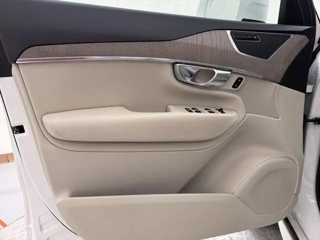 2025 Volvo XC90 B6 Plus 7-Seater