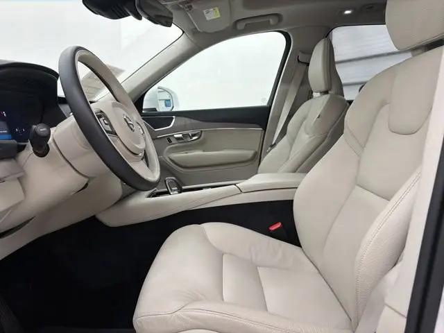 2025 Volvo XC90 B6 Plus 7-Seater