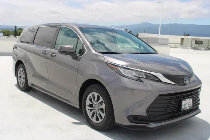 2023 Toyota Sienna LE