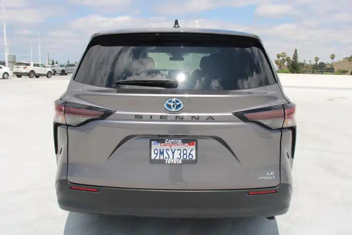 2023 Toyota Sienna LE