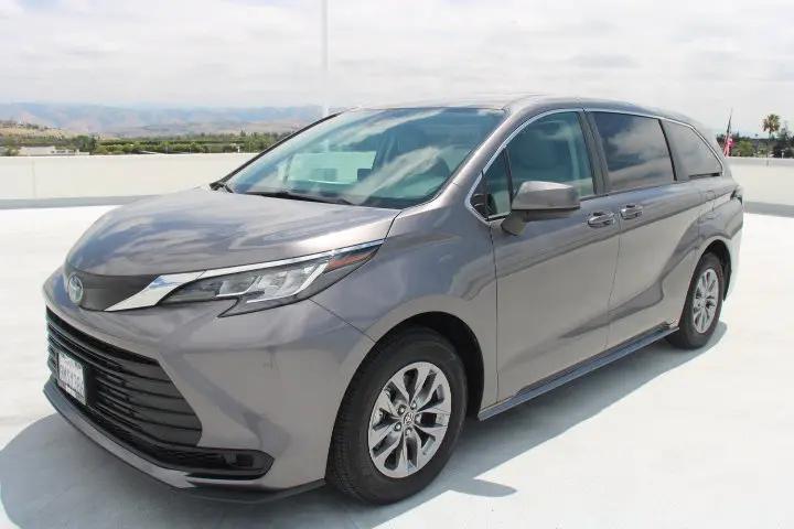 2023 Toyota Sienna LE