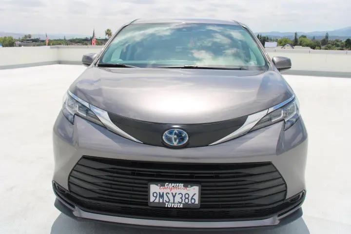 2023 Toyota Sienna LE