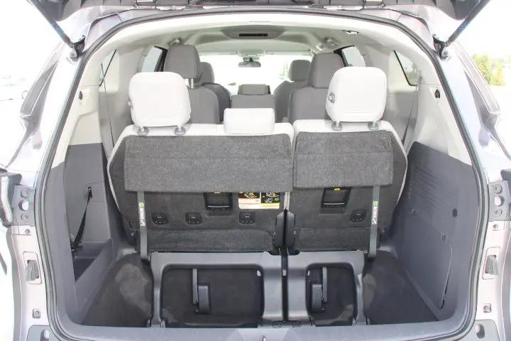 2023 Toyota Sienna LE