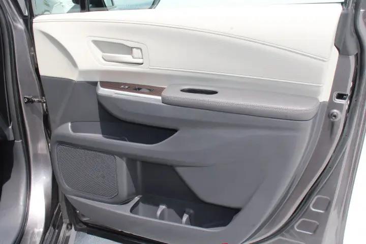 2023 Toyota Sienna LE