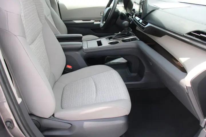 2023 Toyota Sienna LE