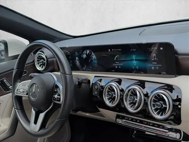2022 Mercedes-Benz A 220 A 220