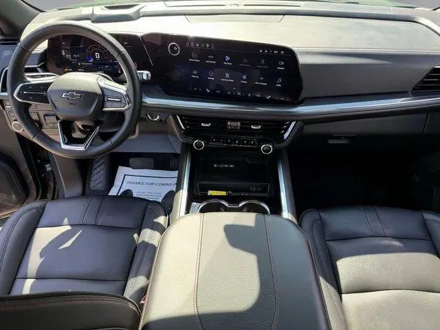 2025 Chevrolet Suburban 4WD RST