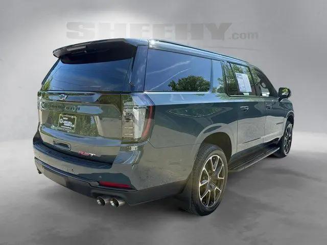 2025 Chevrolet Suburban 4WD RST