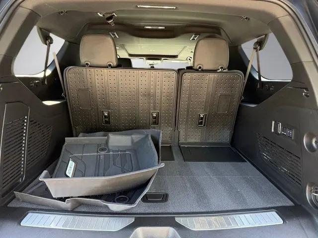 2025 Chevrolet Suburban 4WD RST