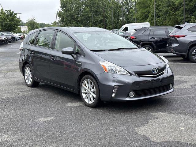 2013 Toyota Prius v Five's photo