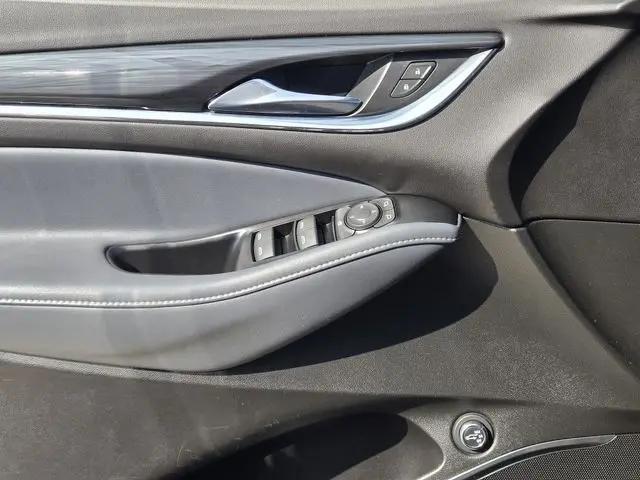 2023 Buick Enclave Essence FWD