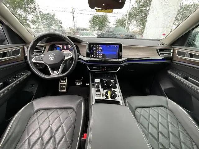 2025 Volkswagen Atlas 2.0T SEL Premium R-Line