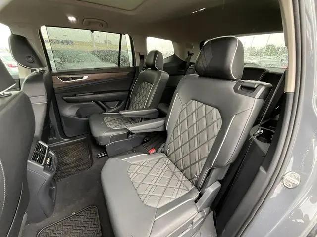 2025 Volkswagen Atlas 2.0T SEL Premium R-Line