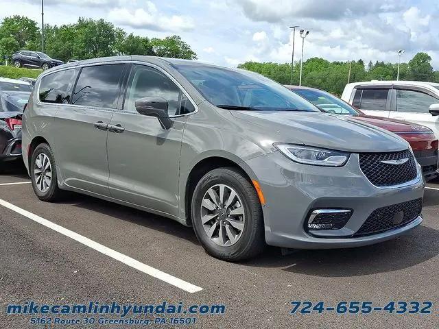 2022 Chrysler Pacifica Hybrid Touring L for sale in Greensburg, PA