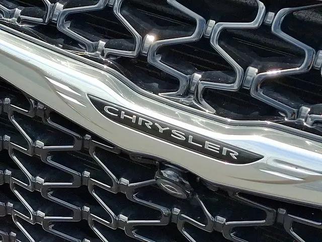 2022 Chrysler Pacifica Hybrid Touring L