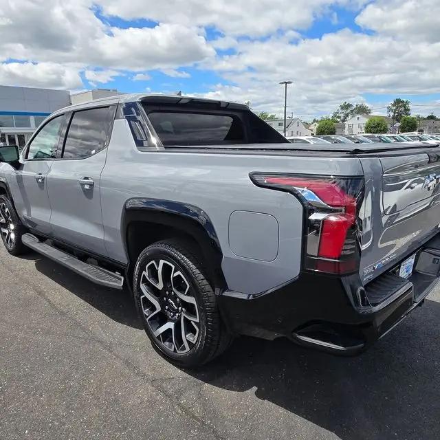 2025 Chevrolet Silverado EV RST