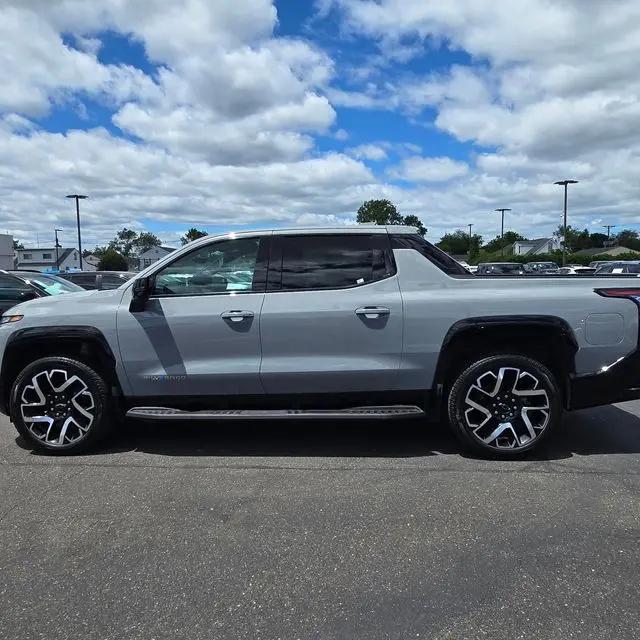2025 Chevrolet Silverado EV RST