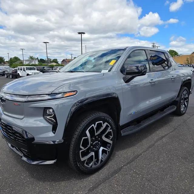 2025 Chevrolet Silverado EV RST