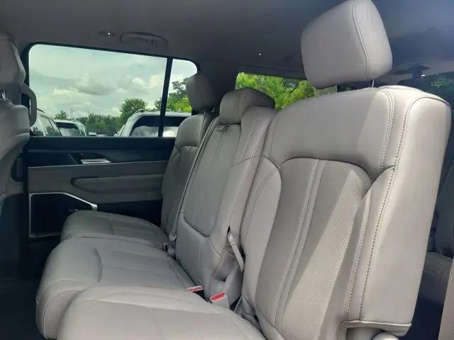 2024 Jeep Wagoneer Series II 4x2