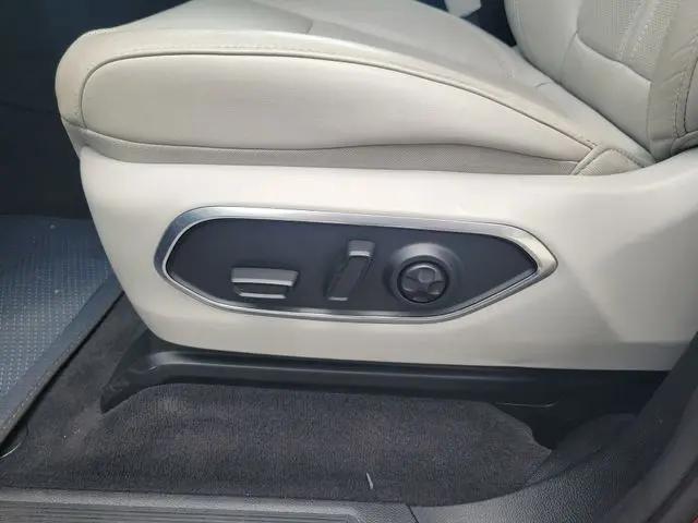2024 Jeep Wagoneer Series II 4x2