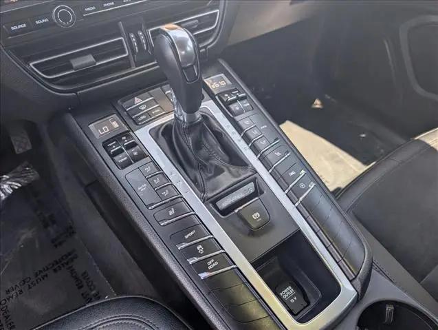 2021 Porsche Macan Macan